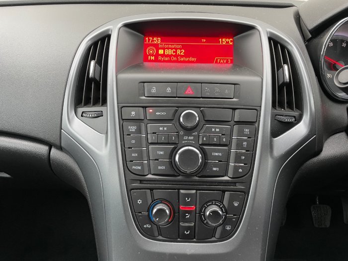 Vauxhall Astra 1.3 CDTi 16V ecoFLEX Design 5dr [Start Stop] Estate Diesel White