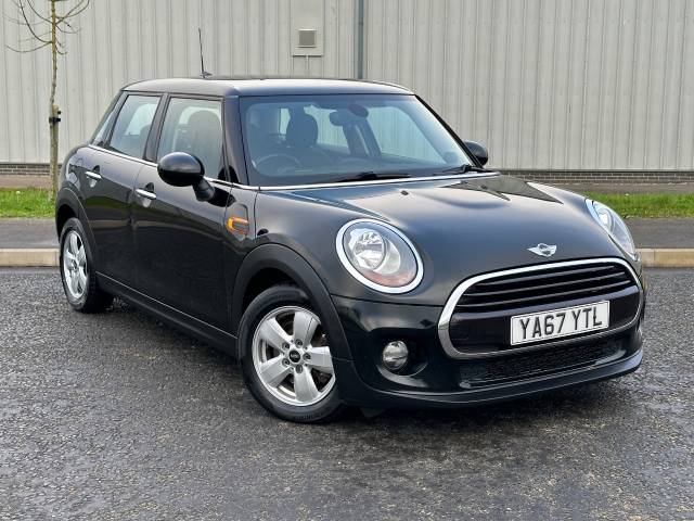 Mini Hatchback 1.5 Cooper D 5dr Step Auto Hatchback Diesel Black
