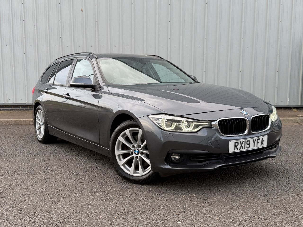 2019 BMW 330